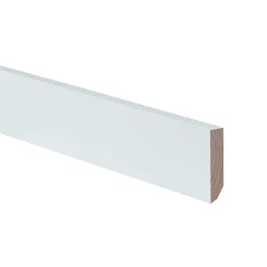 Hardhouten plint 12x55 mm L= 4900 mm gegrond