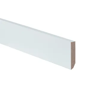 Hardhouten plint 12x68 mm L= 4900 mm gegrond