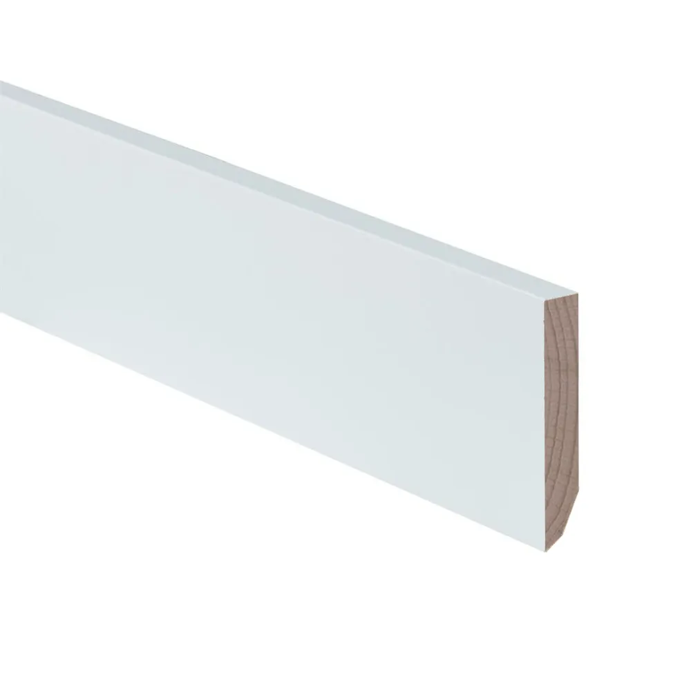 Hardhouten plint 12x90 mm L= 4900 mm gegrond